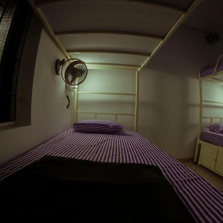 Bonds Hostel Candolim Bagian luar foto