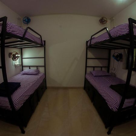 Bonds Hostel Candolim Bagian luar foto