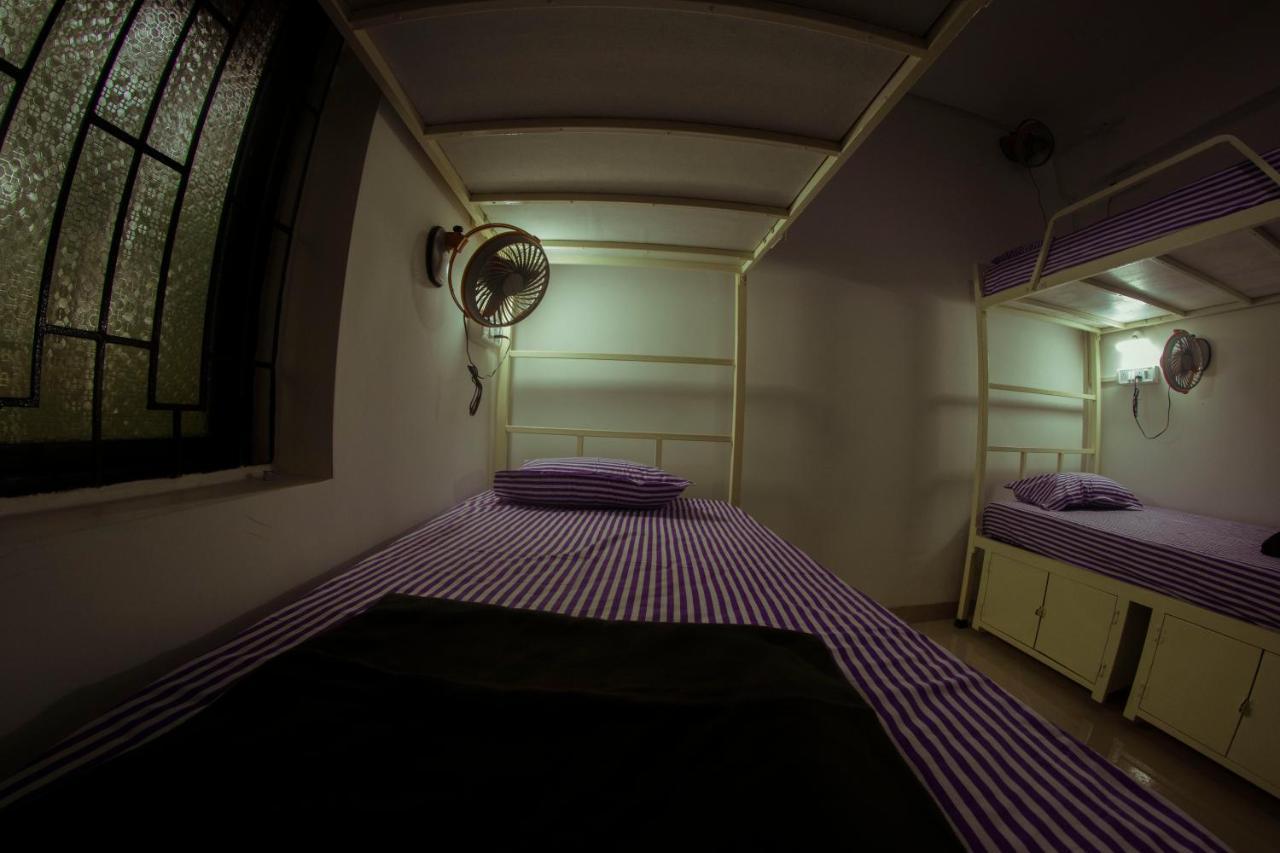 Bonds Hostel Candolim Bagian luar foto