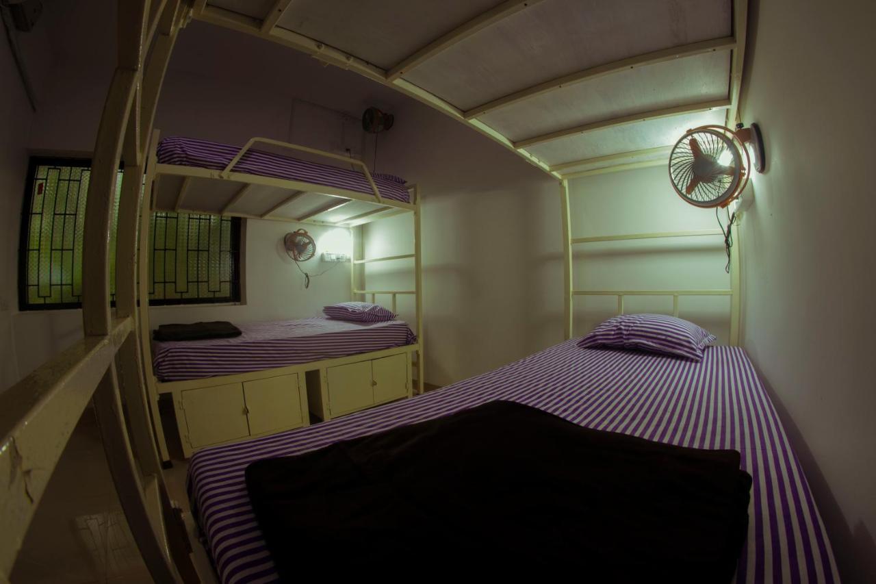 Bonds Hostel Candolim Bagian luar foto