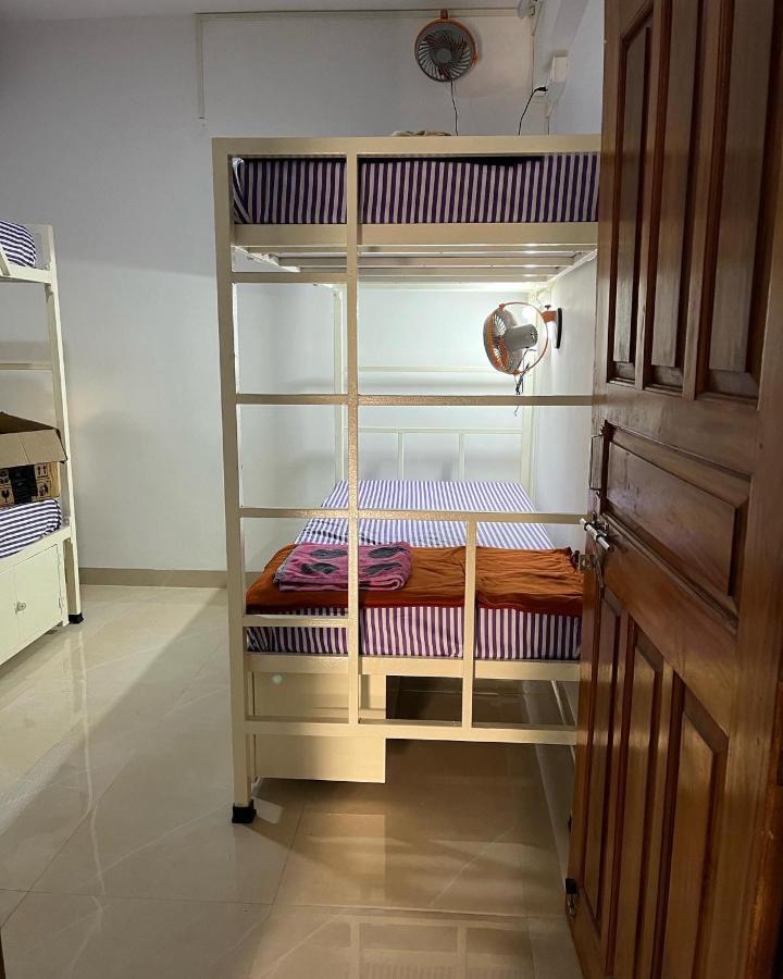 Bonds Hostel Candolim Bagian luar foto