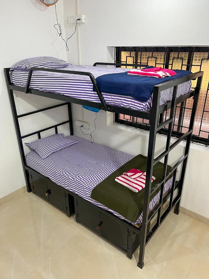 Bonds Hostel Candolim Bagian luar foto
