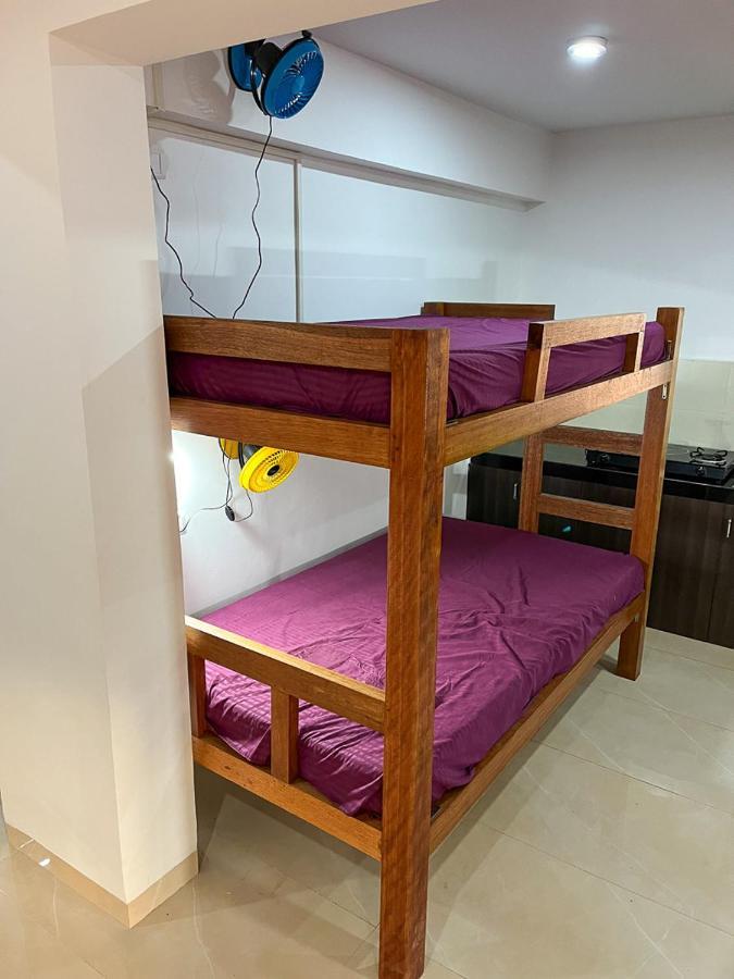 Bonds Hostel Candolim Bagian luar foto
