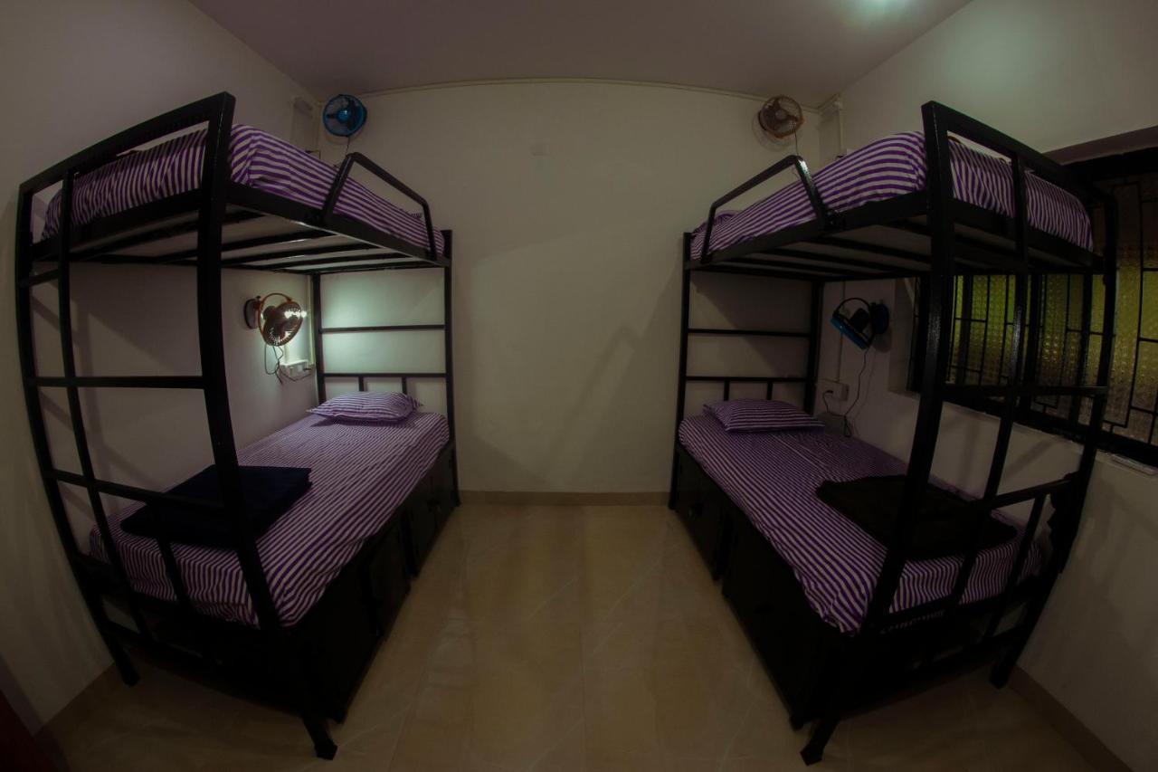 Bonds Hostel Candolim Bagian luar foto